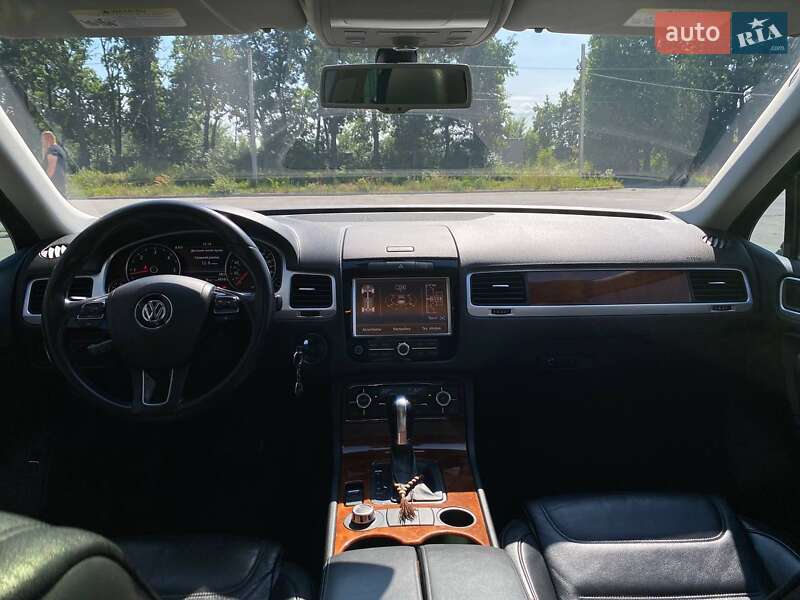 Внедорожник / Кроссовер Volkswagen Touareg 2012 в Киеве