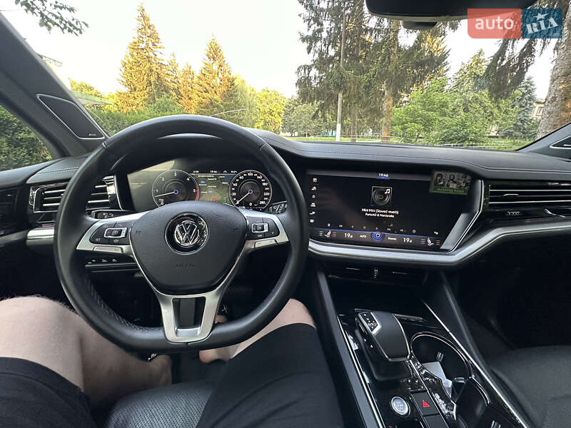 Позашляховик / Кросовер Volkswagen Touareg 2019 в Умані