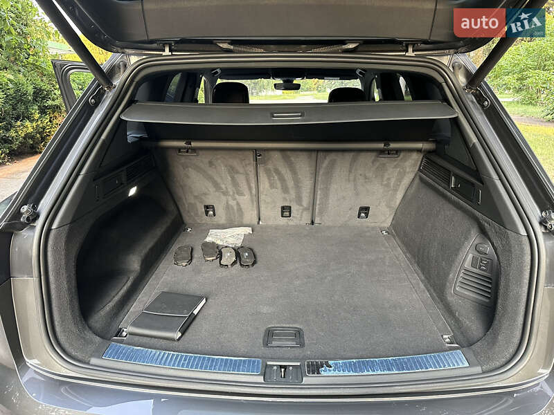 Позашляховик / Кросовер Volkswagen Touareg 2019 в Умані