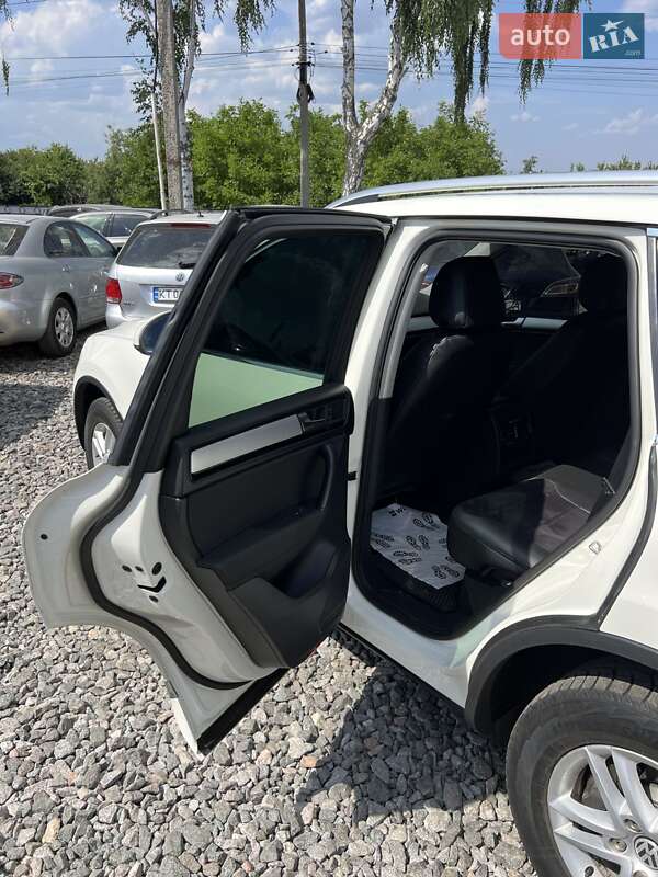 Внедорожник / Кроссовер Volkswagen Touareg 2011 в Смеле