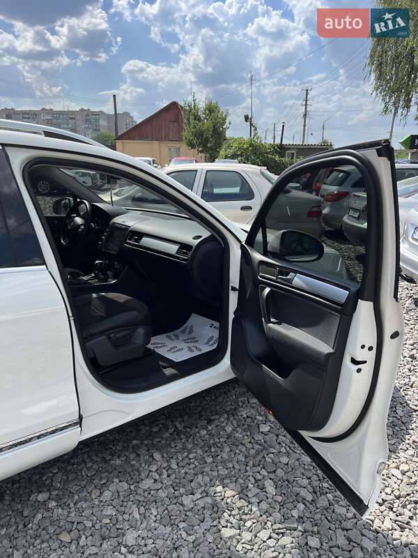 Внедорожник / Кроссовер Volkswagen Touareg 2011 в Смеле