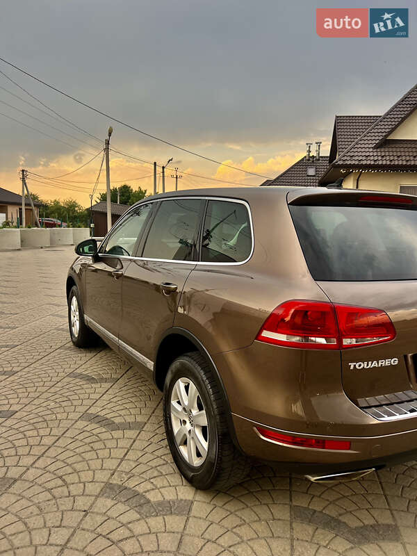 Внедорожник / Кроссовер Volkswagen Touareg 2011 в Луцке