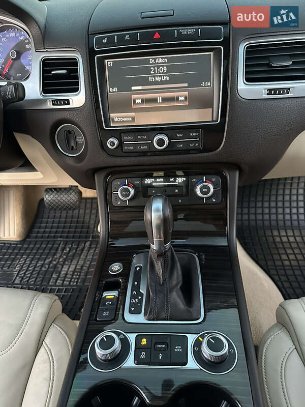 Внедорожник / Кроссовер Volkswagen Touareg 2014 в Балте