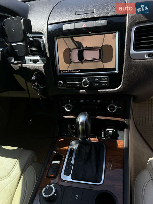 Внедорожник / Кроссовер Volkswagen Touareg 2010 в Днепре