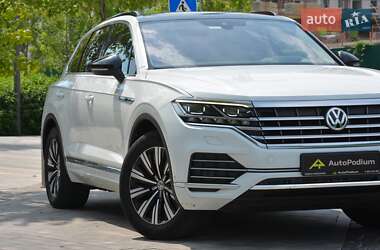 Внедорожник / Кроссовер Volkswagen Touareg 2019 в 