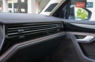 Внедорожник / Кроссовер Volkswagen Touareg 2019 в 