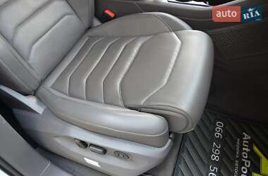 Внедорожник / Кроссовер Volkswagen Touareg 2019 в 