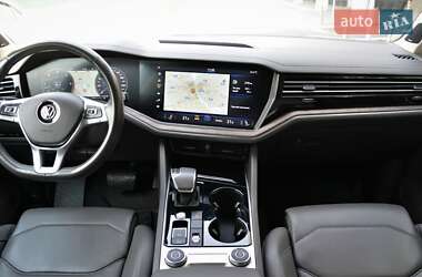 Внедорожник / Кроссовер Volkswagen Touareg 2019 в 