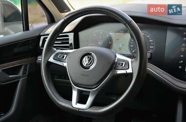 Внедорожник / Кроссовер Volkswagen Touareg 2019 в 