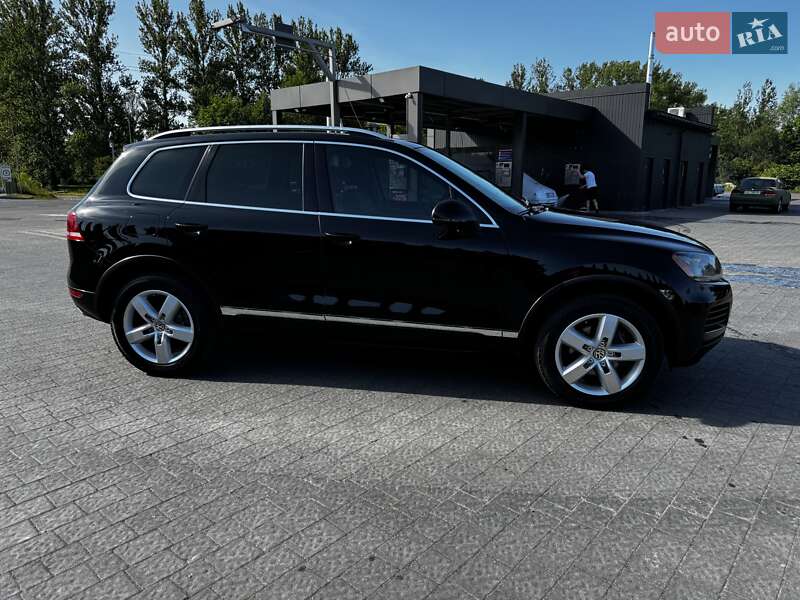 Внедорожник / Кроссовер Volkswagen Touareg 2012 в Ивано-Франковске