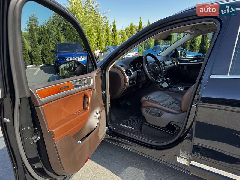 Внедорожник / Кроссовер Volkswagen Touareg 2012 в Ивано-Франковске