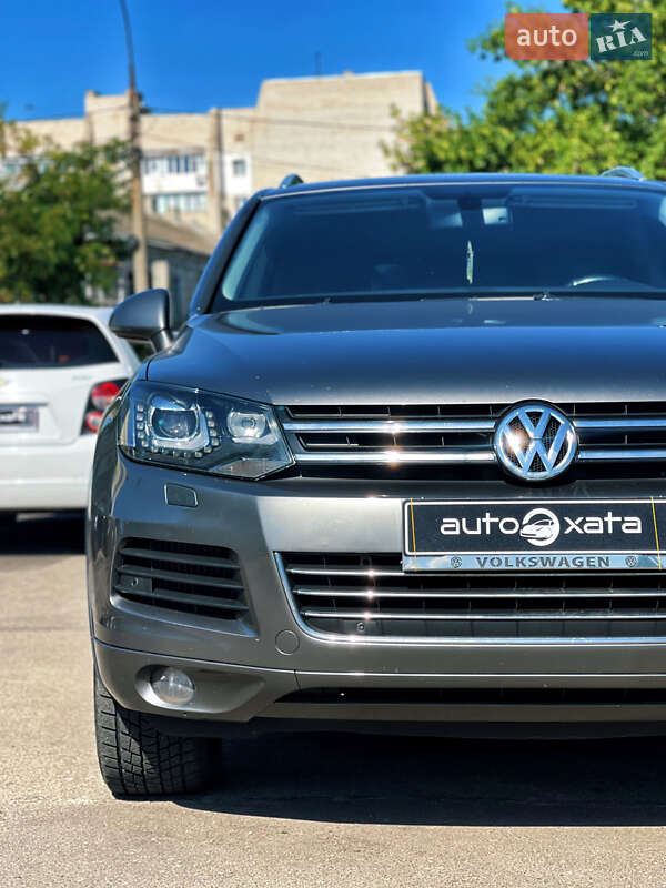 Внедорожник / Кроссовер Volkswagen Touareg 2014 в Николаеве