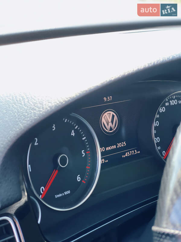 Внедорожник / Кроссовер Volkswagen Touareg 2014 в Николаеве
