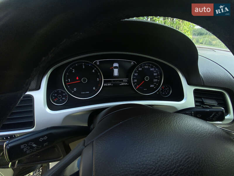 Внедорожник / Кроссовер Volkswagen Touareg 2012 в Коломые