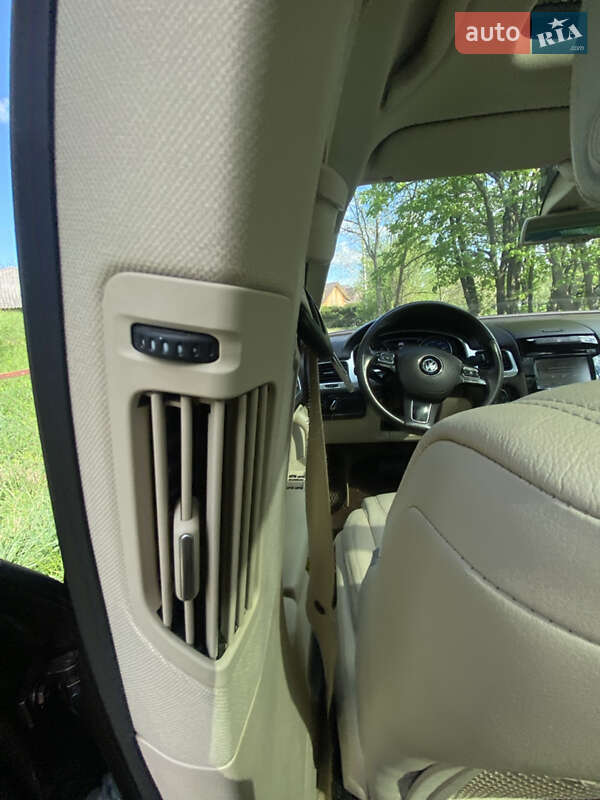 Внедорожник / Кроссовер Volkswagen Touareg 2012 в Коломые