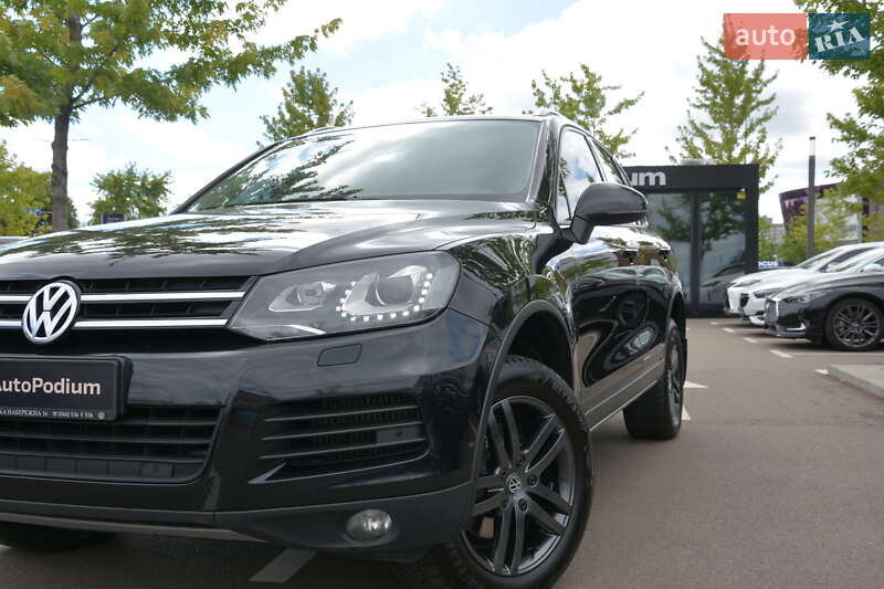 Внедорожник / Кроссовер Volkswagen Touareg 2012 в Киеве