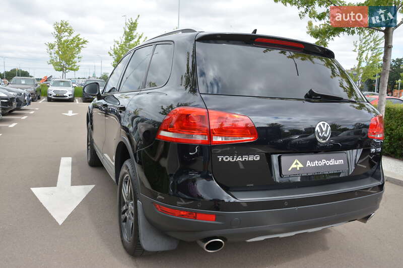 Внедорожник / Кроссовер Volkswagen Touareg 2012 в Киеве