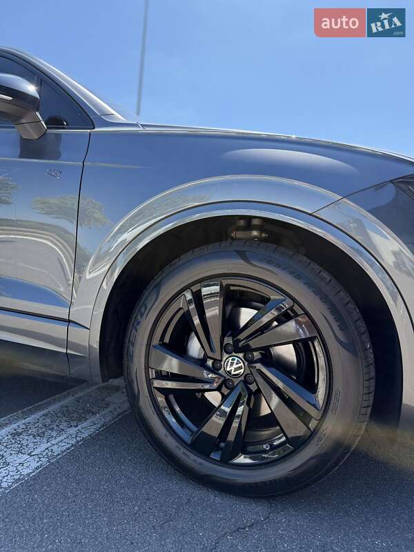 Внедорожник / Кроссовер Volkswagen Touareg 2024 в Киеве