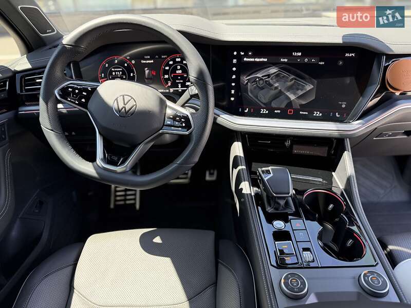 Внедорожник / Кроссовер Volkswagen Touareg 2024 в Киеве
