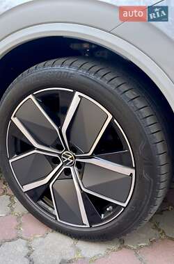 Позашляховик / Кросовер Volkswagen Touareg 2023 в 