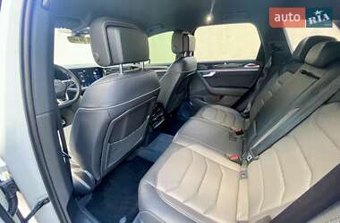 Позашляховик / Кросовер Volkswagen Touareg 2023 в 