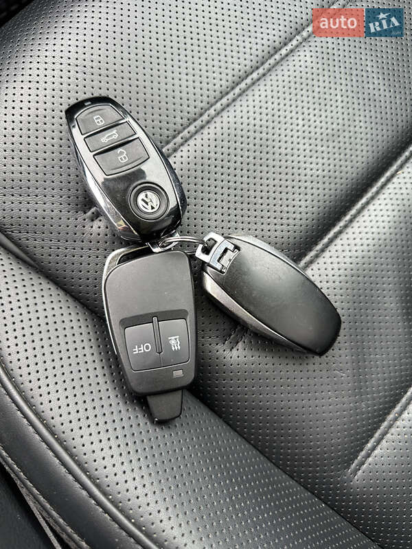 Внедорожник / Кроссовер Volkswagen Touareg 2014 в Бережанах