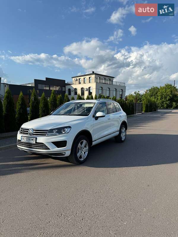 Внедорожник / Кроссовер Volkswagen Touareg 2014 в Буске