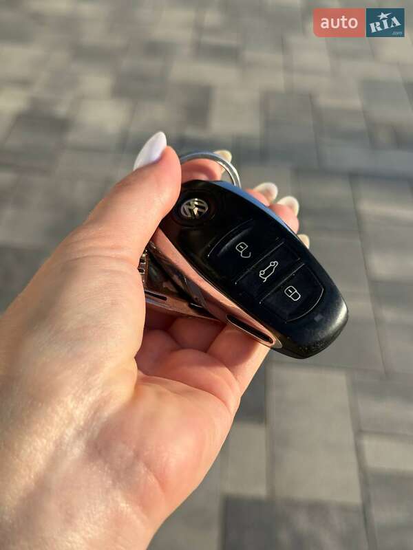 Внедорожник / Кроссовер Volkswagen Touareg 2014 в Буске