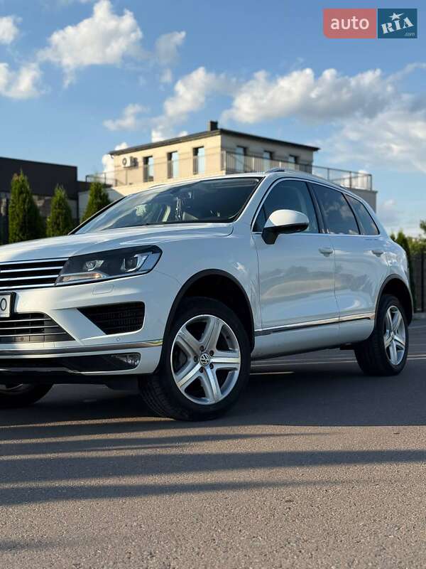 Внедорожник / Кроссовер Volkswagen Touareg 2014 в Буске