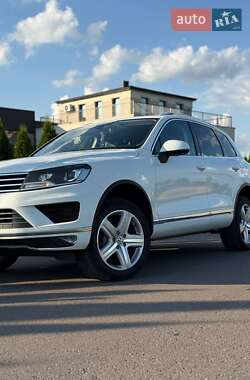 Внедорожник / Кроссовер Volkswagen Touareg 2014 в 