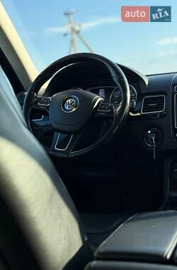 Внедорожник / Кроссовер Volkswagen Touareg 2014 в 