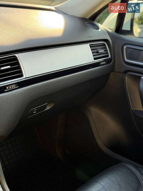 Внедорожник / Кроссовер Volkswagen Touareg 2014 в Буске