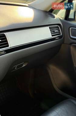 Внедорожник / Кроссовер Volkswagen Touareg 2014 в 