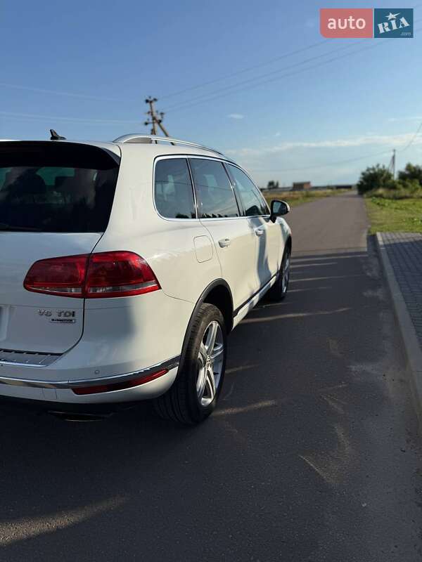 Внедорожник / Кроссовер Volkswagen Touareg 2014 в Буске