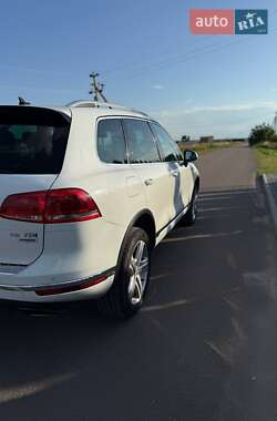 Внедорожник / Кроссовер Volkswagen Touareg 2014 в 