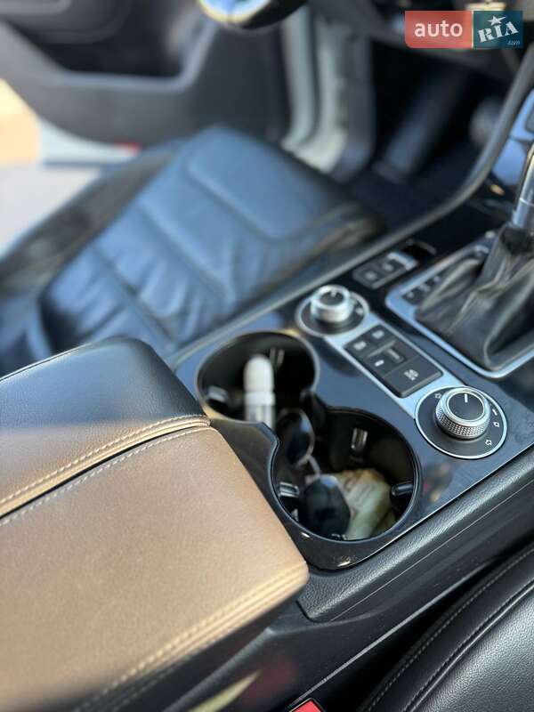Внедорожник / Кроссовер Volkswagen Touareg 2014 в Буске
