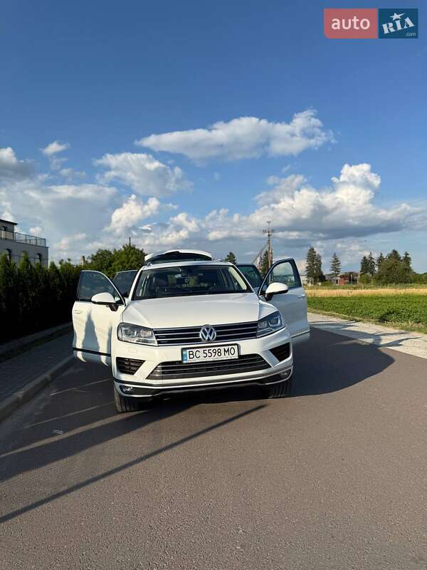 Внедорожник / Кроссовер Volkswagen Touareg 2014 в Буске