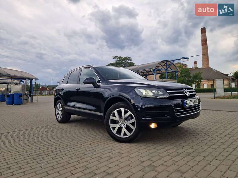 Позашляховик / Кросовер Volkswagen Touareg 2014 в Мукачевому