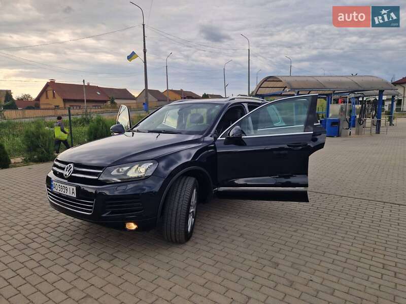 Позашляховик / Кросовер Volkswagen Touareg 2014 в Мукачевому
