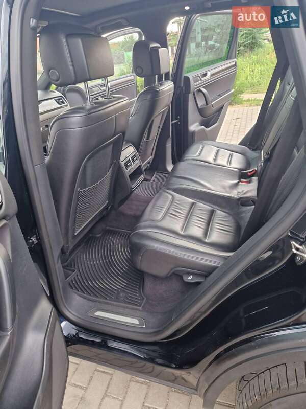 Позашляховик / Кросовер Volkswagen Touareg 2014 в Мукачевому