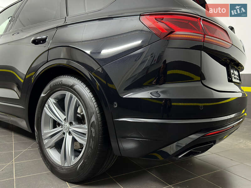 Внедорожник / Кроссовер Volkswagen Touareg 2019 в Казатине