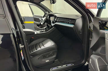 Внедорожник / Кроссовер Volkswagen Touareg 2019 в 