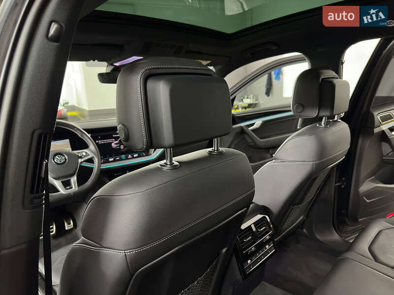 Внедорожник / Кроссовер Volkswagen Touareg 2019 в Казатине