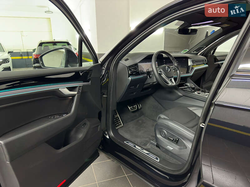 Внедорожник / Кроссовер Volkswagen Touareg 2019 в Казатине