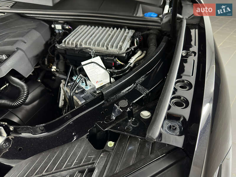 Внедорожник / Кроссовер Volkswagen Touareg 2019 в Казатине