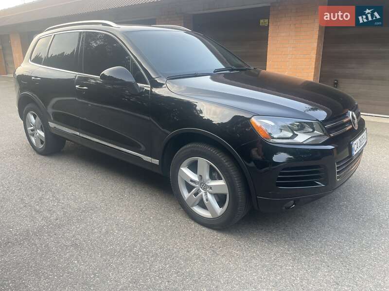 Позашляховик / Кросовер Volkswagen Touareg 2011 в Черкасах