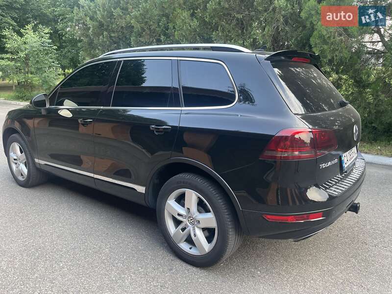 Позашляховик / Кросовер Volkswagen Touareg 2011 в Черкасах