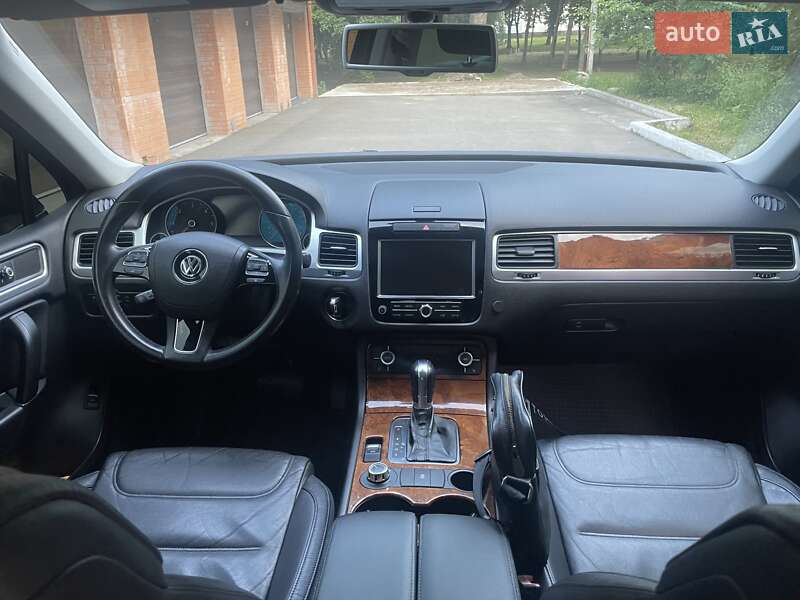 Позашляховик / Кросовер Volkswagen Touareg 2011 в Черкасах