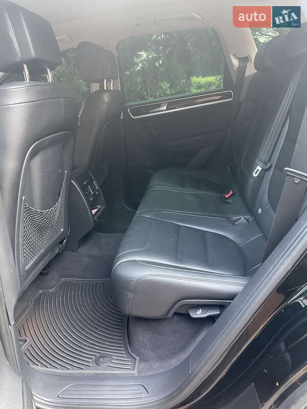 Позашляховик / Кросовер Volkswagen Touareg 2011 в Черкасах