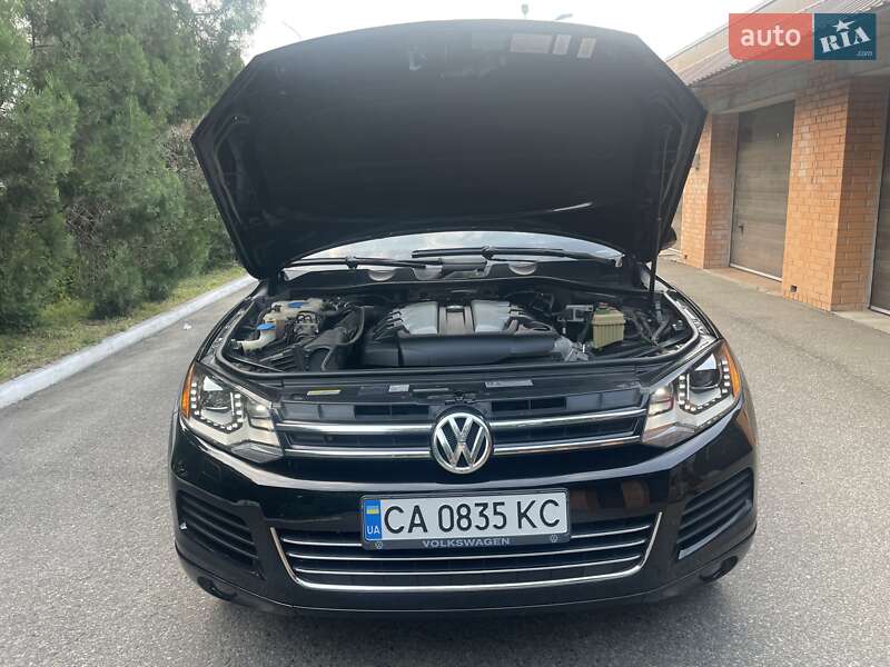 Позашляховик / Кросовер Volkswagen Touareg 2011 в Черкасах